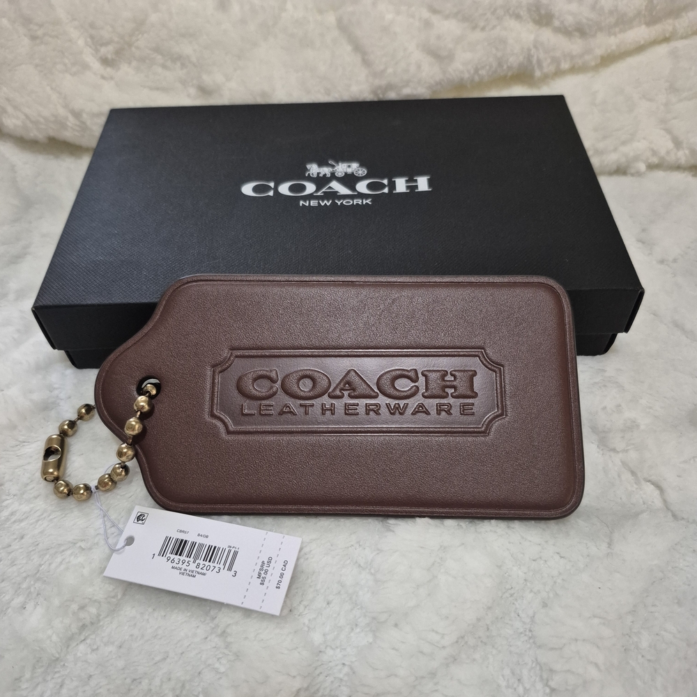 Brand New! Tags Attached! Coach Brown Leather Key Holder with Gold Chain